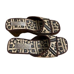ANANIAS Carved Wood Clogs